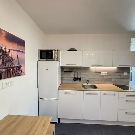 Appartement Moderne Climatise Avec Grande Terrasse - La Garde (Var)