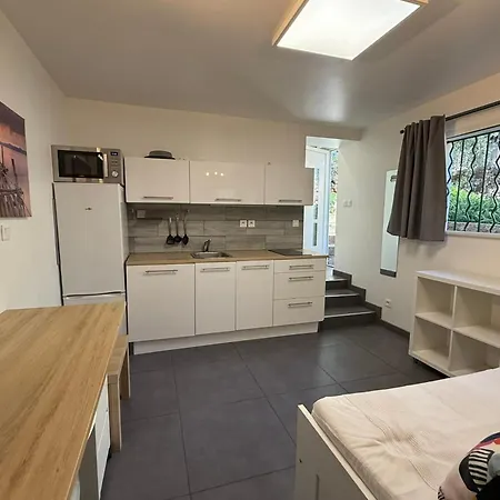 Appartement Moderne Climatise Avec Grande Terrasse -