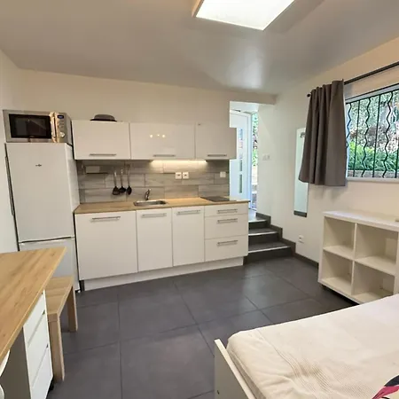 Moderne Climatise Avec Grande Terrasse - * La Garde (Var)