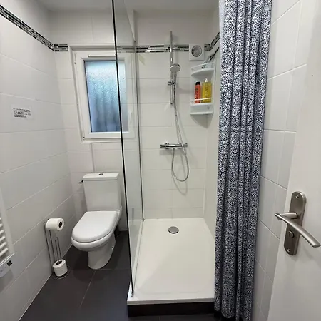 Appartement Moderne Climatise Avec Grande Terrasse - *